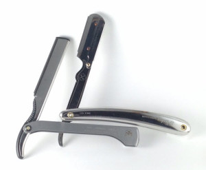 An image of two shavettes.