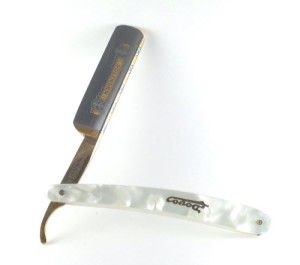 An image of a straight razor manufactured by Dovo